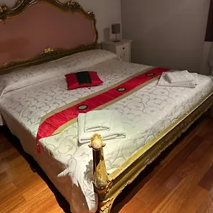 1 Ca'del Traghetto Family , Venice Italy